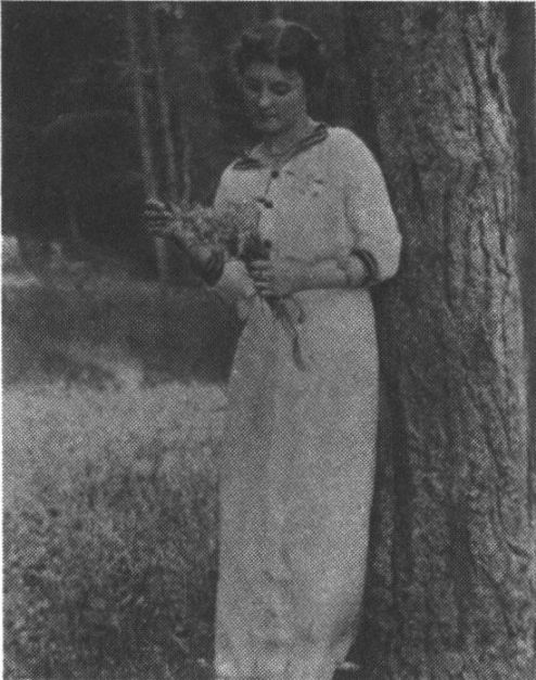 Старшая сестра Л.Е. Белозерской — Вера Евгеньевна