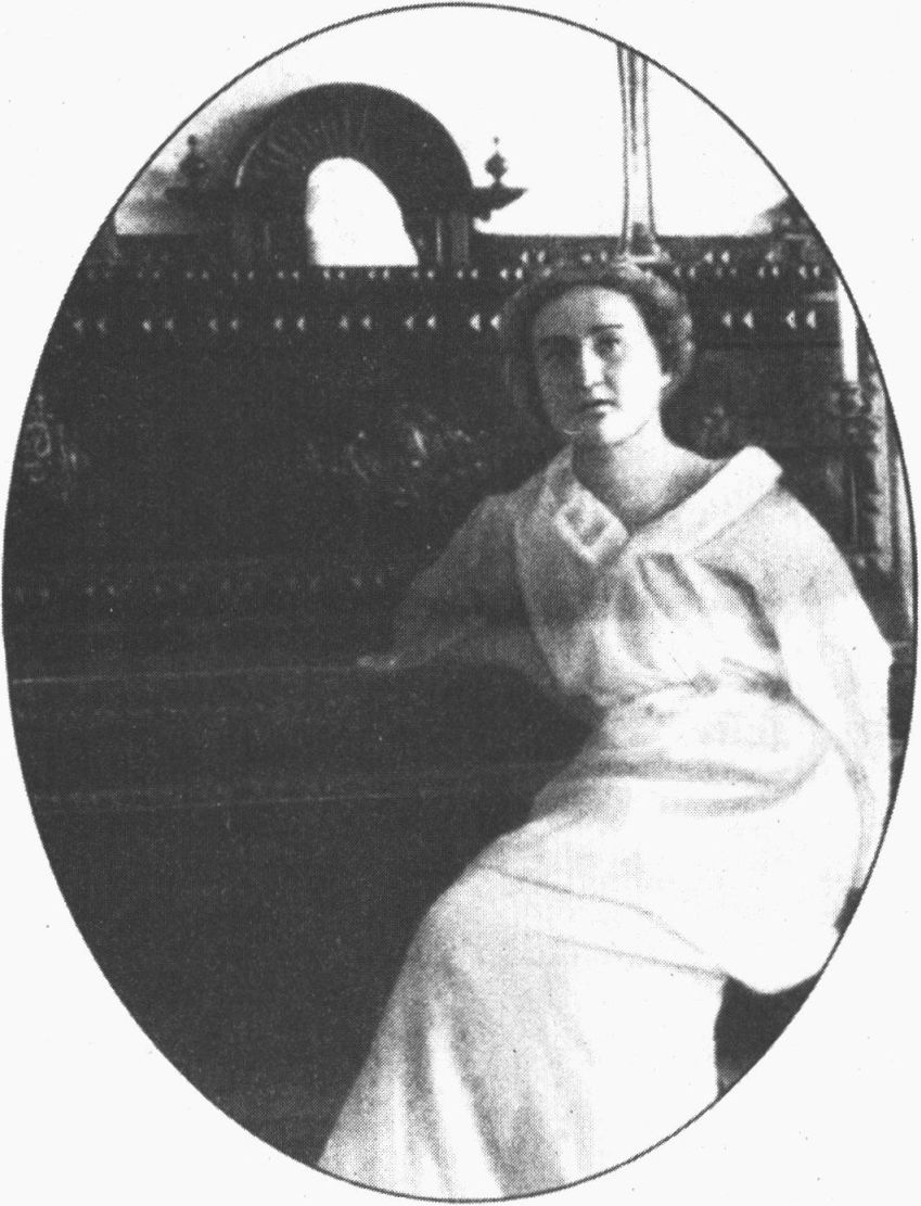 Варвара — студентка консерватории. 1915 г.