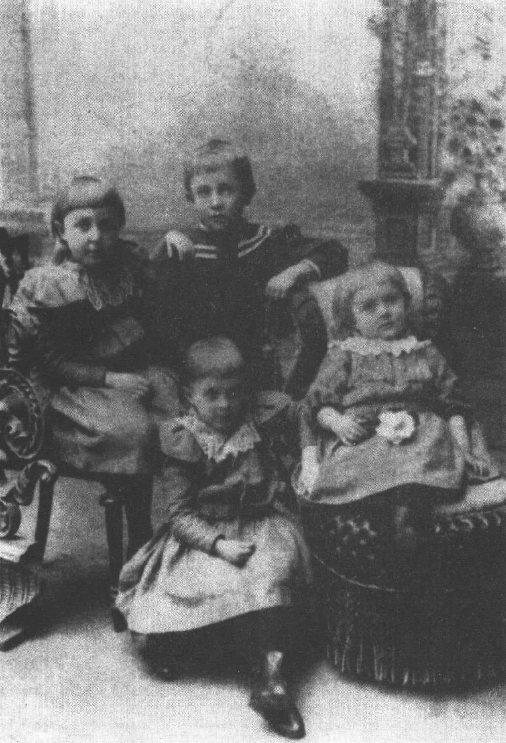 Вера, Миша, Надя и Варя Булгаковы. 1897 г.