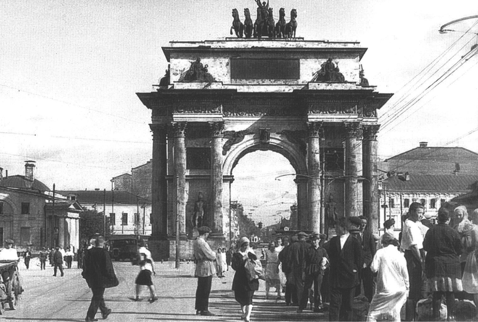 Москва. Триумфальная арка на площади Белорусского вокзала. 1931 г. Фото Branson DeCou