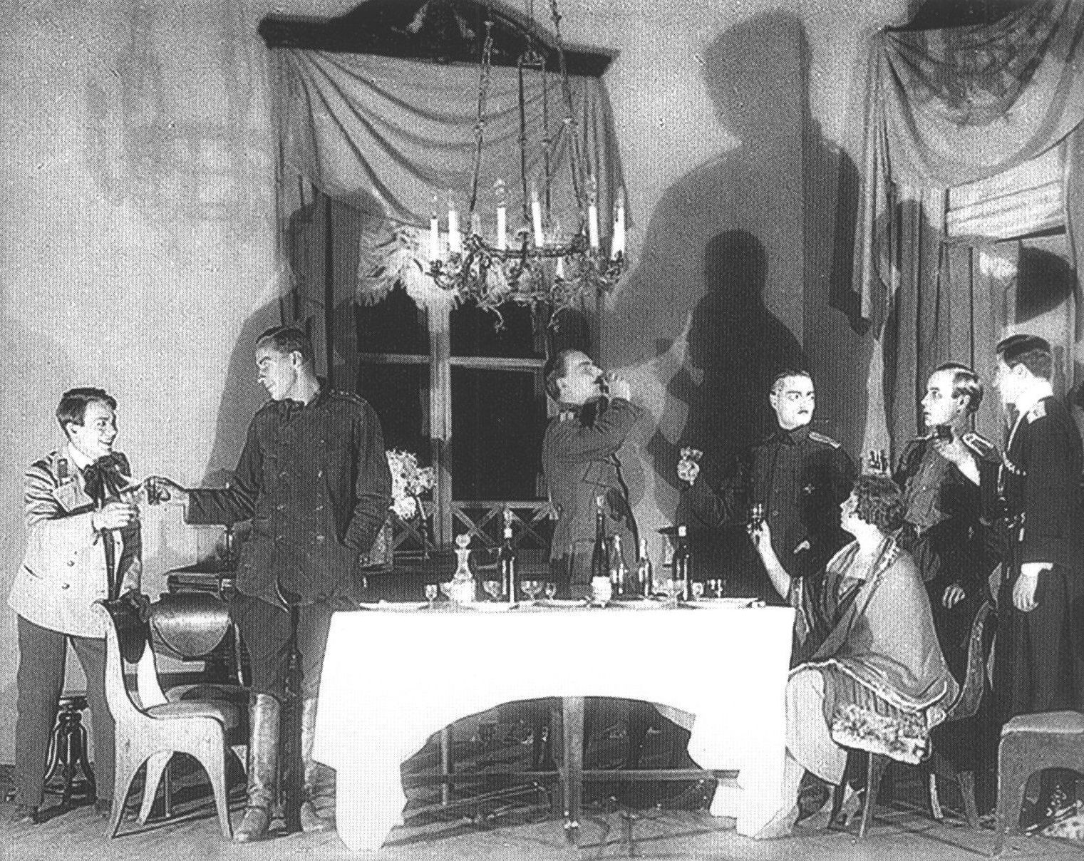 Сцена из спектакля «Дни Турбиных». МХАТ. Москва, 1926 г.