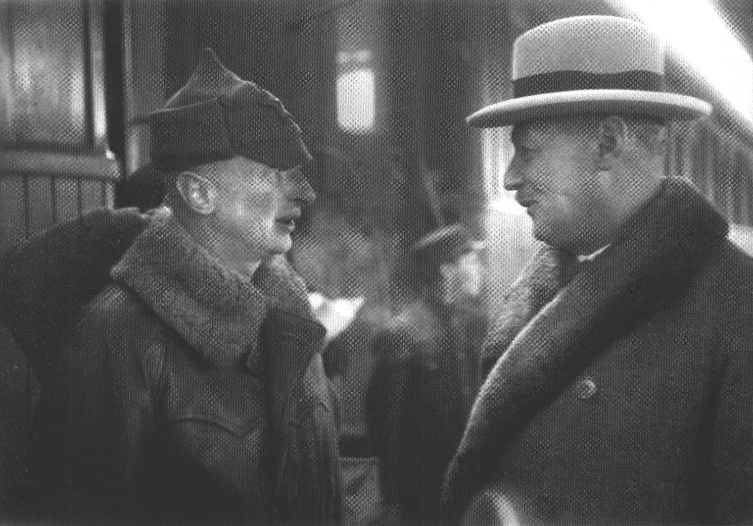 Дмитрий Флоринский встречает посла Германии в СССР Рудольфа Надольного на вокзале в Москве. 1933 г.