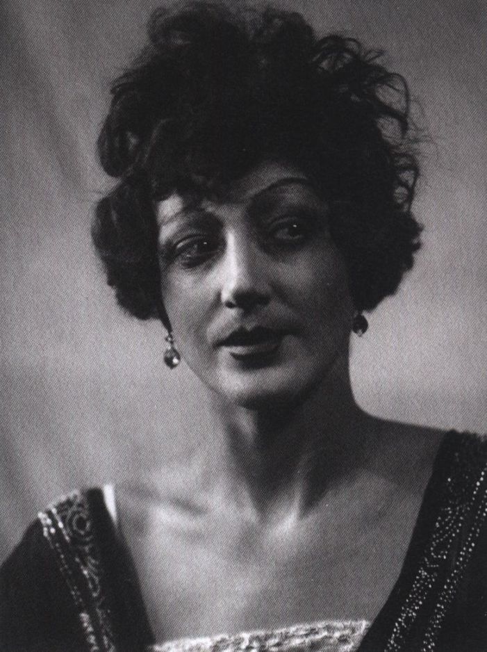 Цецилия Мансурова в роли Зои Денисовны Пельц, владелицы салона. 1926 г.