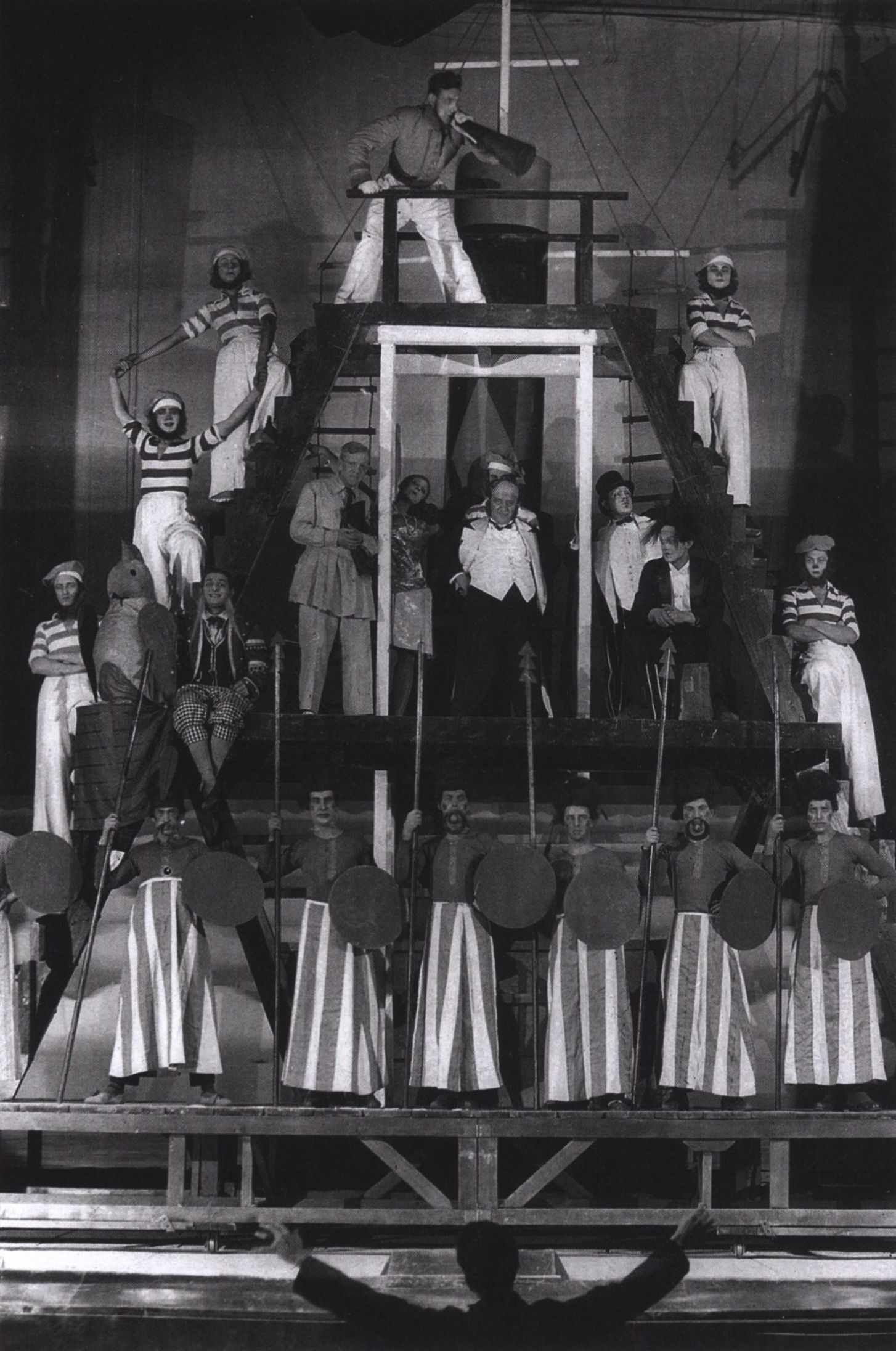 Сцена из спектакля «Багровый остров», 1928 г.