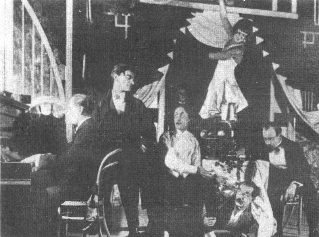 «Зойкина квартира». Премьера прошла 28 октября 1926 года в Студии им. Евг. Вахтангова. Сцена из спектакля