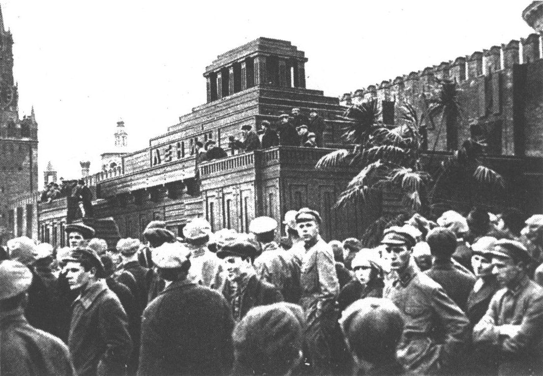 Красная площадь. Мавзолей. Первомайский праздник. 1920-е годы