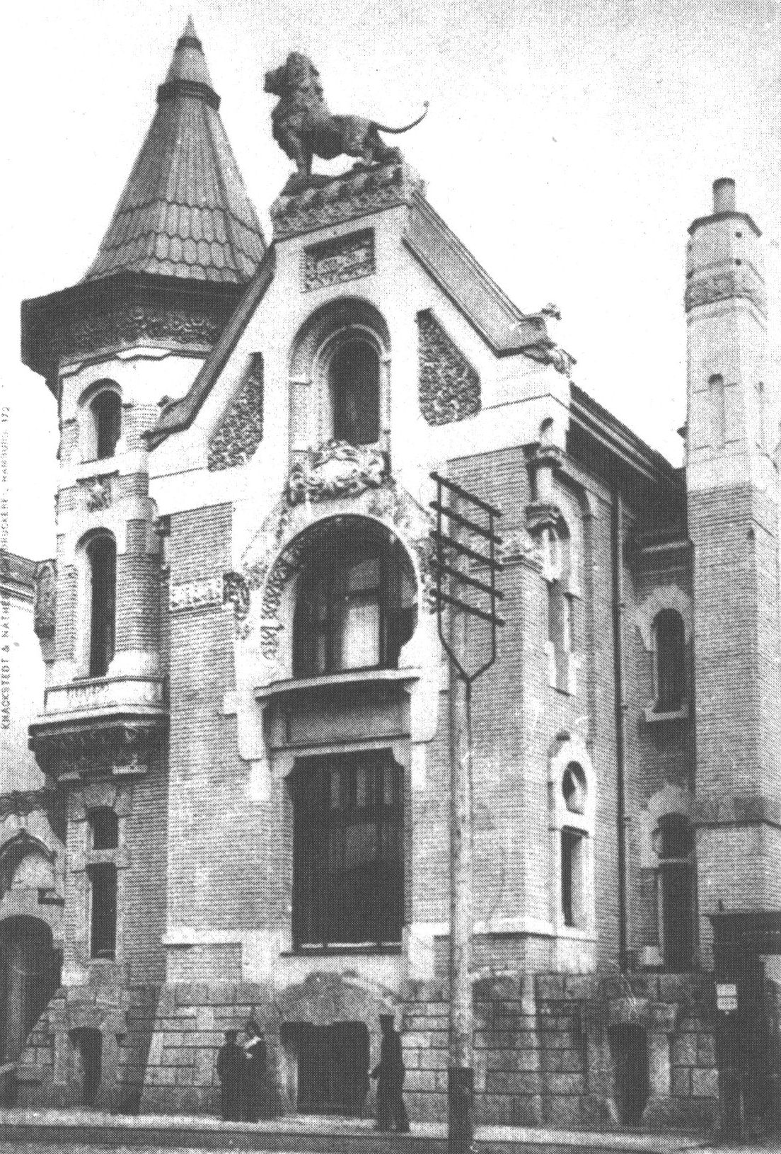 Остоженка, д. 21. «Дом со львом» (1901, архитектор Лев Кекушев) — прототип «особняка Маргариты». 1920-е годы