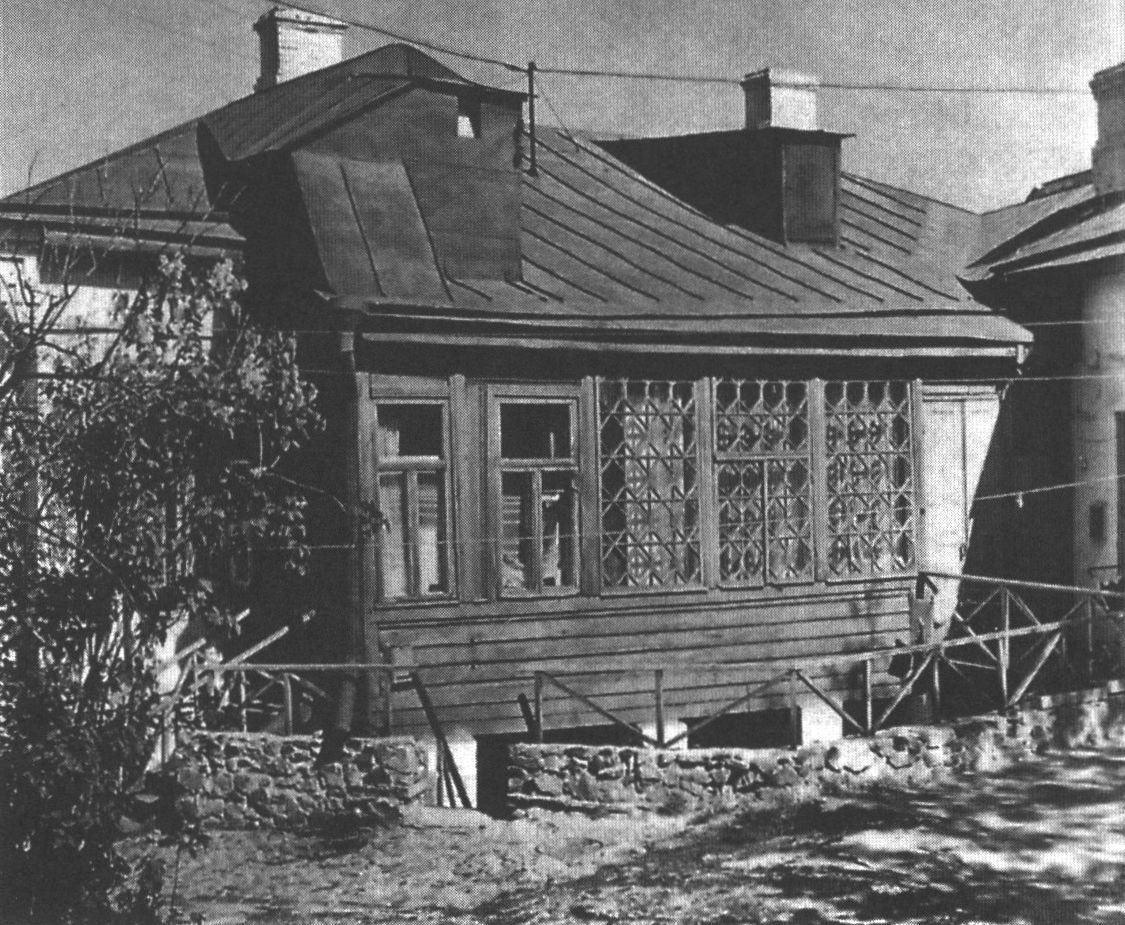 Вид на дом по Андреевскому спуску, 13, со двора. Фото А. Ранчикова