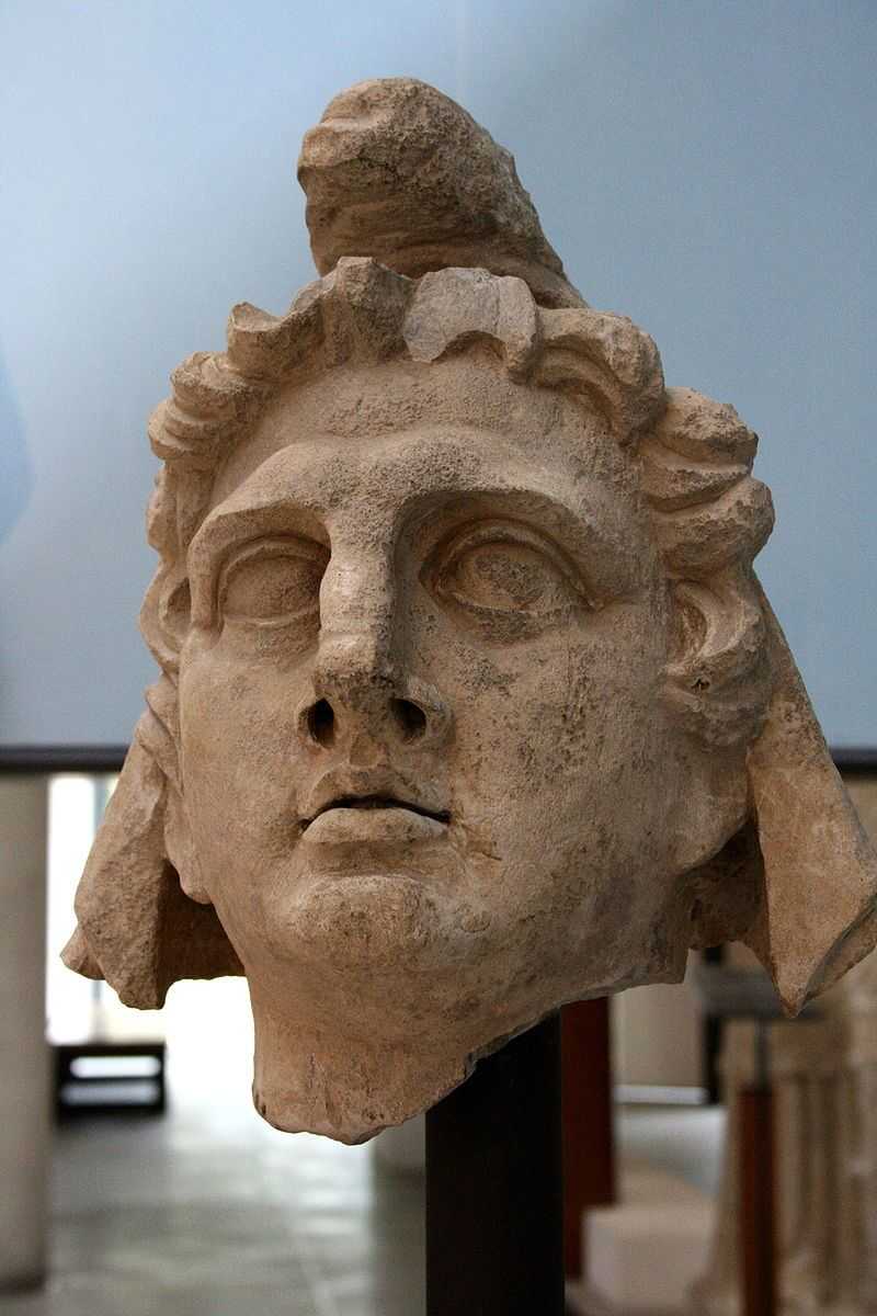 Бюст римского Митры из римской колонии в Арле, Франция, конец II — начало III века
