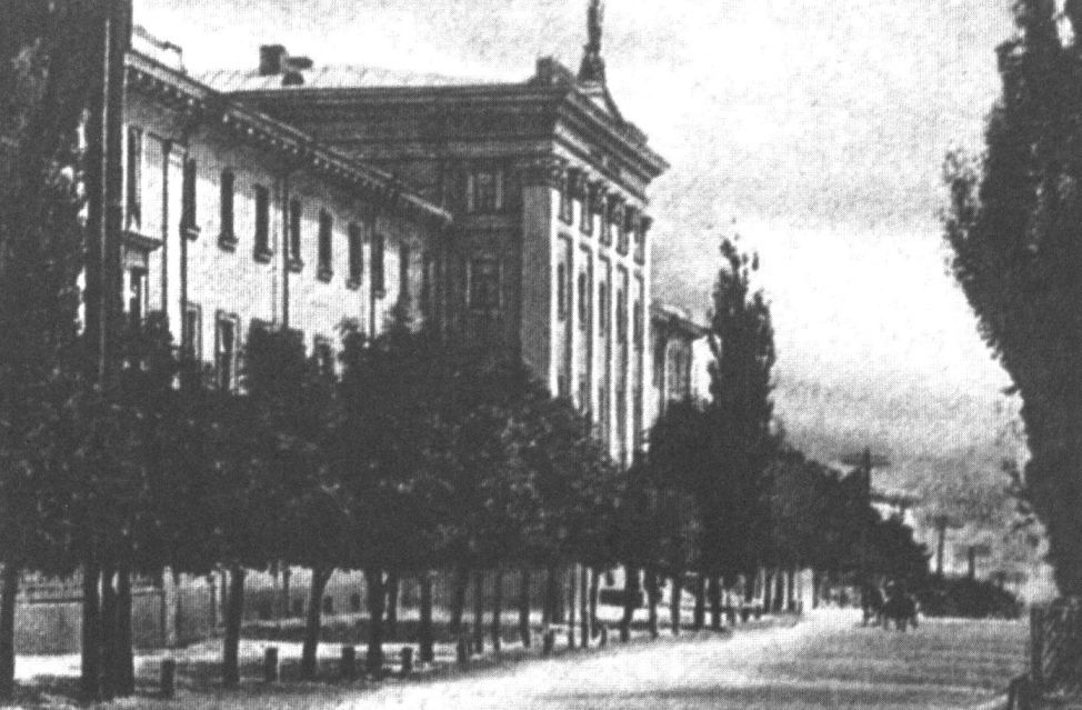 Первая киевская гимназия (Александровская). Открытка. 1900-е гг.