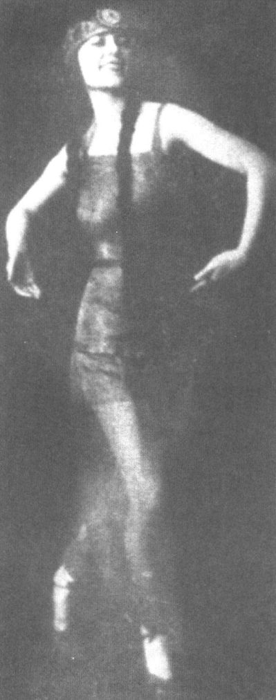 Л.Е. Белозерская — солистка балетной труппы «Фоли-Бержер» в Париже. Начало 1920-х гг.