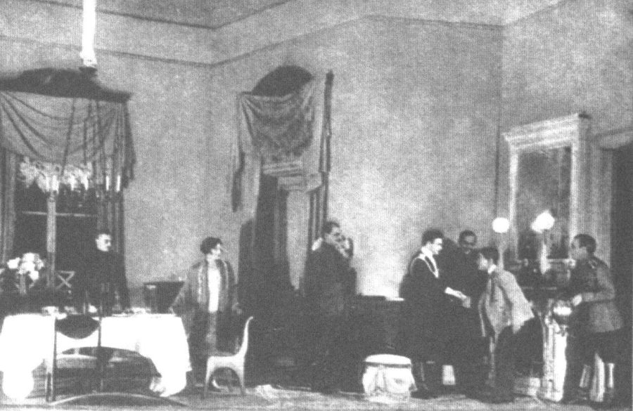 Сцена в квартире Турбиных. «Дни Турбиных». 1926 г.