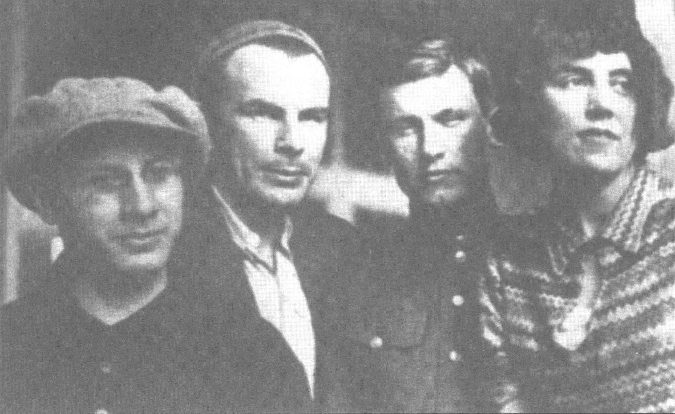 Л.Л. Авербах, глава РАПП, В.А. Луговской, А.А. Фадеев и В.А. Герасимова на даче ОГПУ под Уфой. Весна 1932 г.