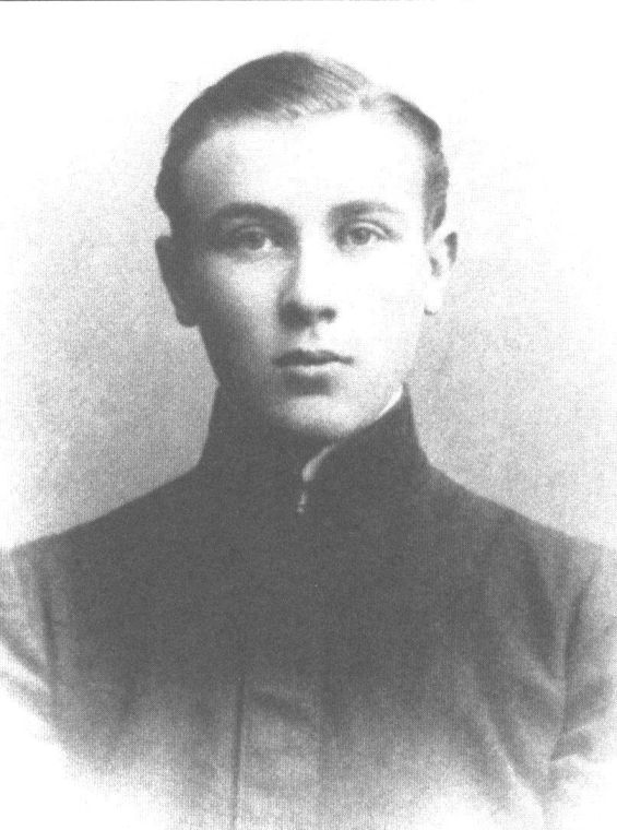 М.А. Булгаков — студент. Фото киевского ателье «Valerie». 1909 г.