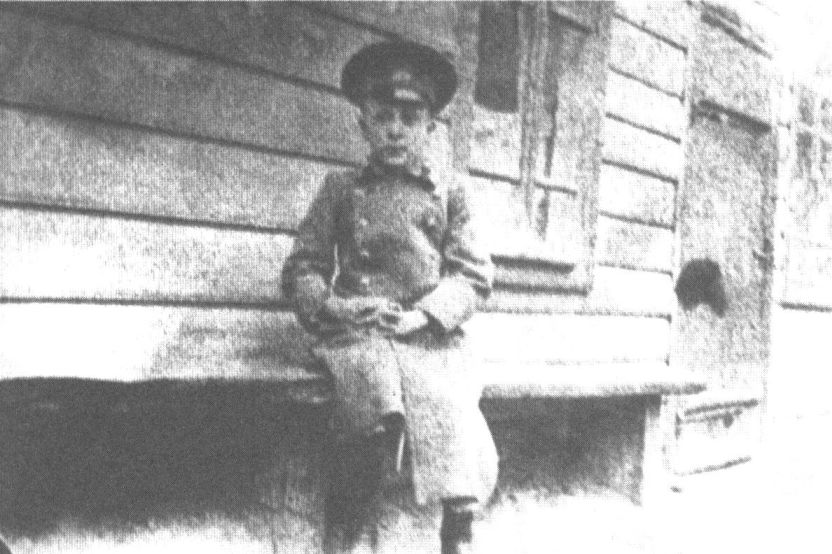 Коля Булгаков. Двор дома на Андреевском спуске. 1912 г.