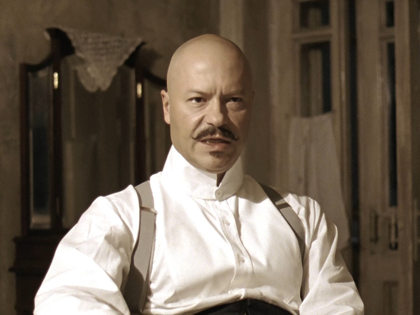 Федор Бондарчук в роли Шполянского в сериале «Белая гвардия» (2012)