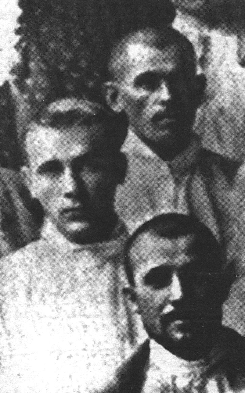 Студент-медик М. Булгаков в госпитале, среди раненых. Киев, 1915 г.