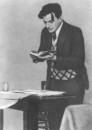 В.В. Маяковский в 1930 году