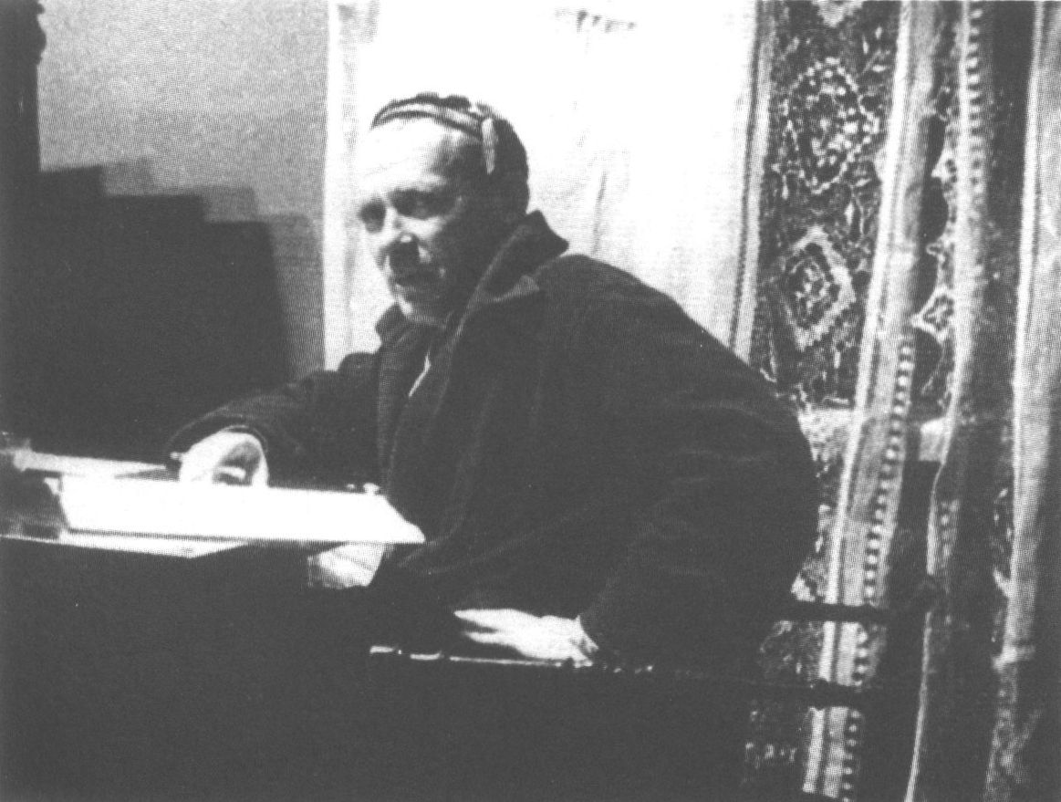 М. Булгаков в своем кабинете. 1936 г.