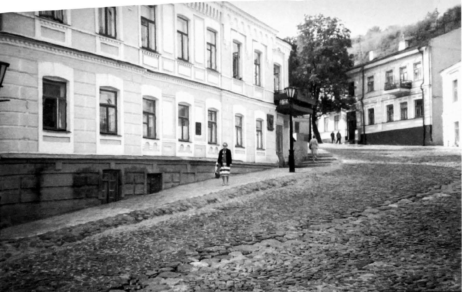 Дом, в котором жила семья Булгаковых в Киеве: Андреевский спуск, 13 (вид с улицы)