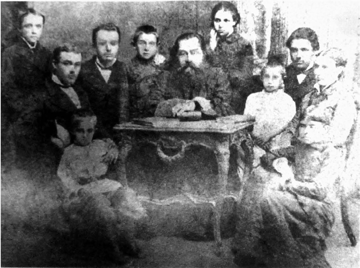 О. Иоанн Авраамович Булгаков с семьей