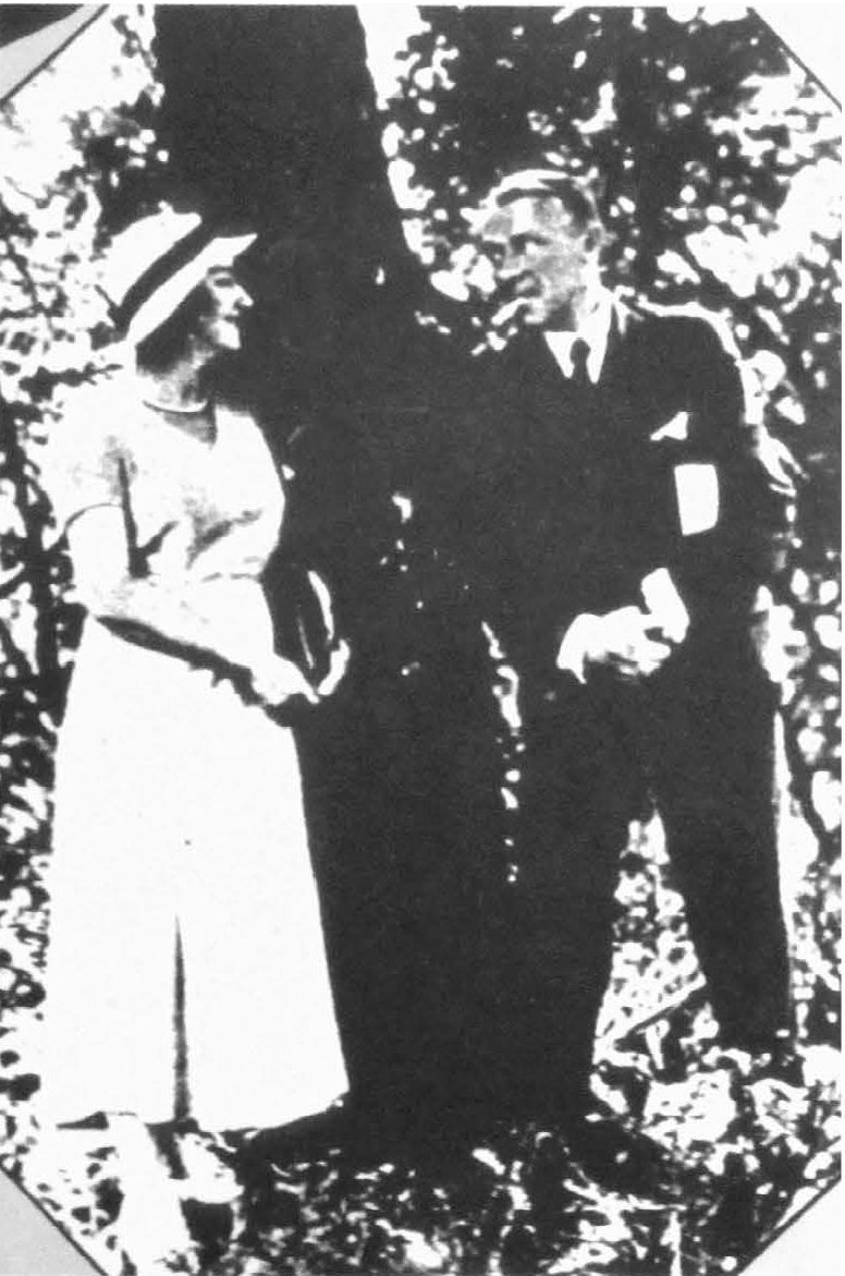 Михаил Булгаков с женой Еленой Сергеевной в Киеве, 1935 г. (?)
