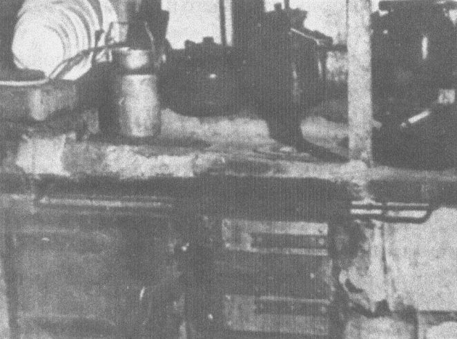 Печка в «подвале» в Мансуровском переулке. Снимок 70-х годов, когда там была просто жилая квартира