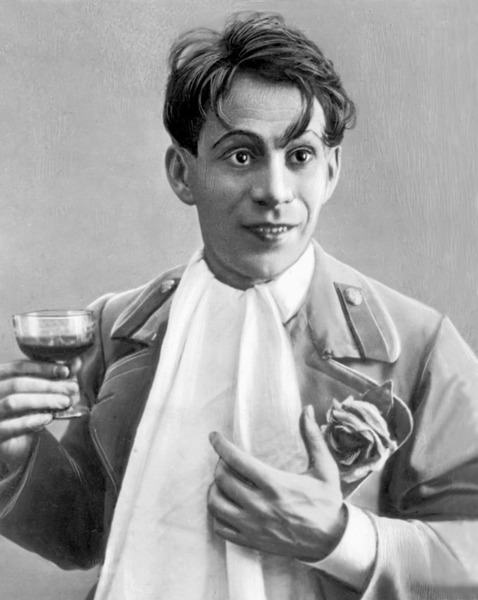 Михаил Яншин в роли Лариосика в спектакле «Дни Турбиных» (МХАТ, 1926)
