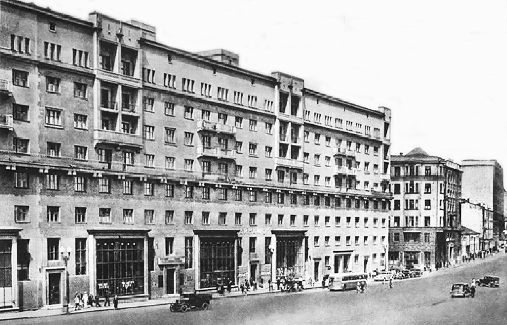 Земляной вал (улица Чкалова), дом 14/6, построенный в 1934 году для творческой интеллигенции