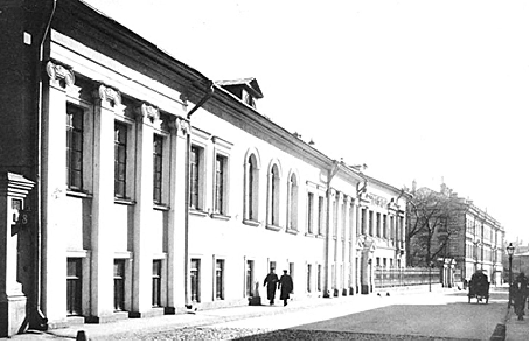 Дом № 6 в Леонтьевском переулке, где в 20-е годы жил Станиславский