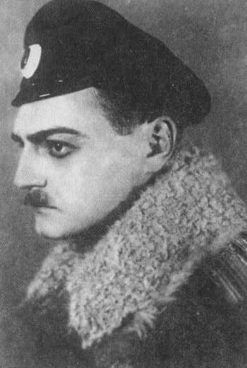 Николай Хмелёв в роли Алексея Турбина в спектакле «Дни Турбиных» (1926)