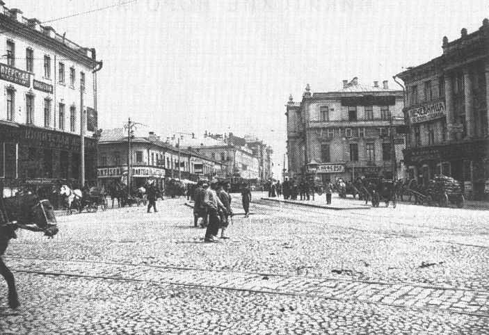 Вид в сторону Большой Никитской (в левом краю кадра — дом Гагарина). Фото из собрания Э.В. Готье-Дюфайе, 1914 г.