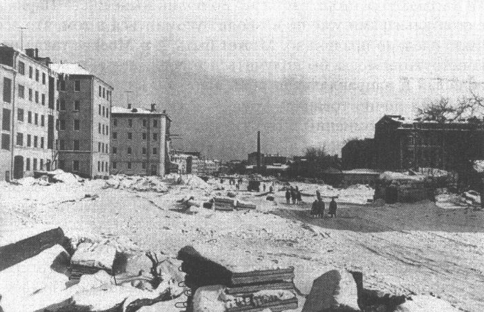 Строительство Нового Арбата (в правой части кадра — сохранившийся дом в Серебряном переулке). Фото из фонда ЦИГИ, 1961 г.