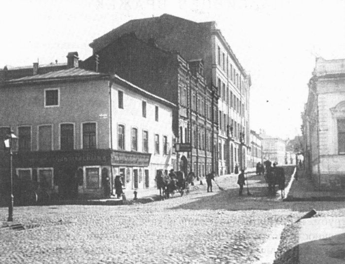 Перекрёсток Староконюшенного и Сивцева Вражка. Фото 1913 г.
