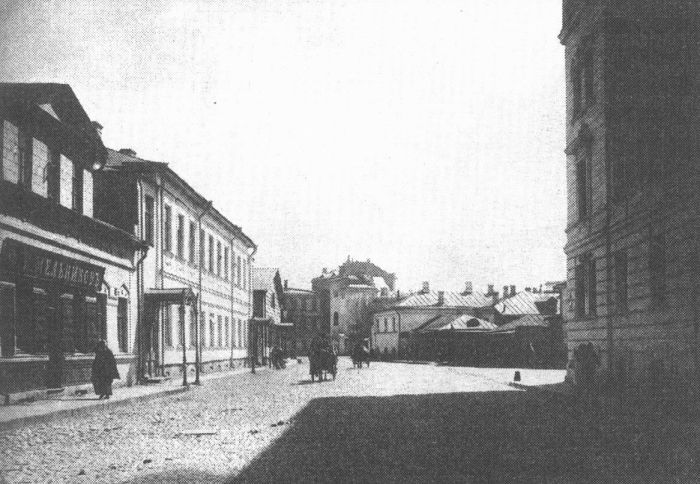 Улица Спиридоньевская. Фото из собрания Э.В. Готье-Дюфайе из фонда ЦИГИ, 1914 г.