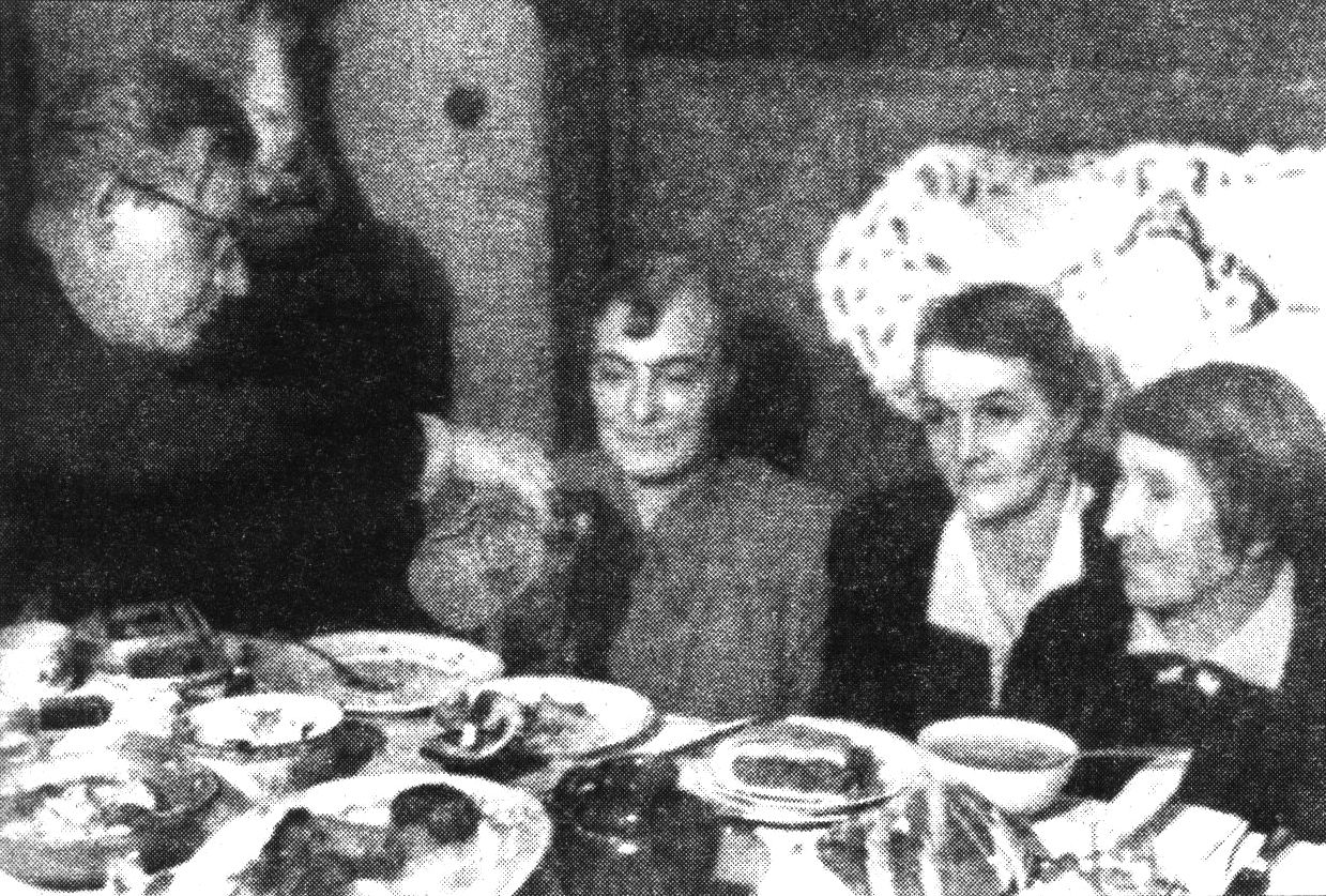 С. Ермолинский, Т. Луговская, Т. Ермолинская (сестра), Т. Ульянинская, Москва, 1948