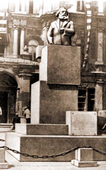 Памятник Карлу Марксу в Киеве в 1920-х годах