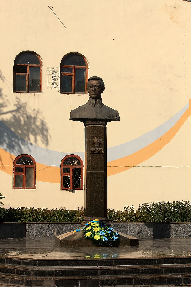 Памятник Симону Петлюре в Ровно 