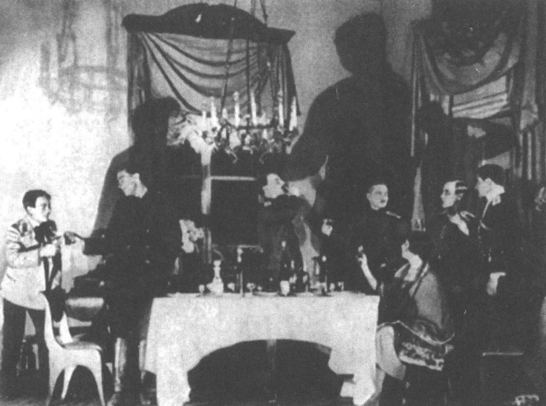 Сцена из 1-го акта спектакля «Дни Турбиных». 1926 г.