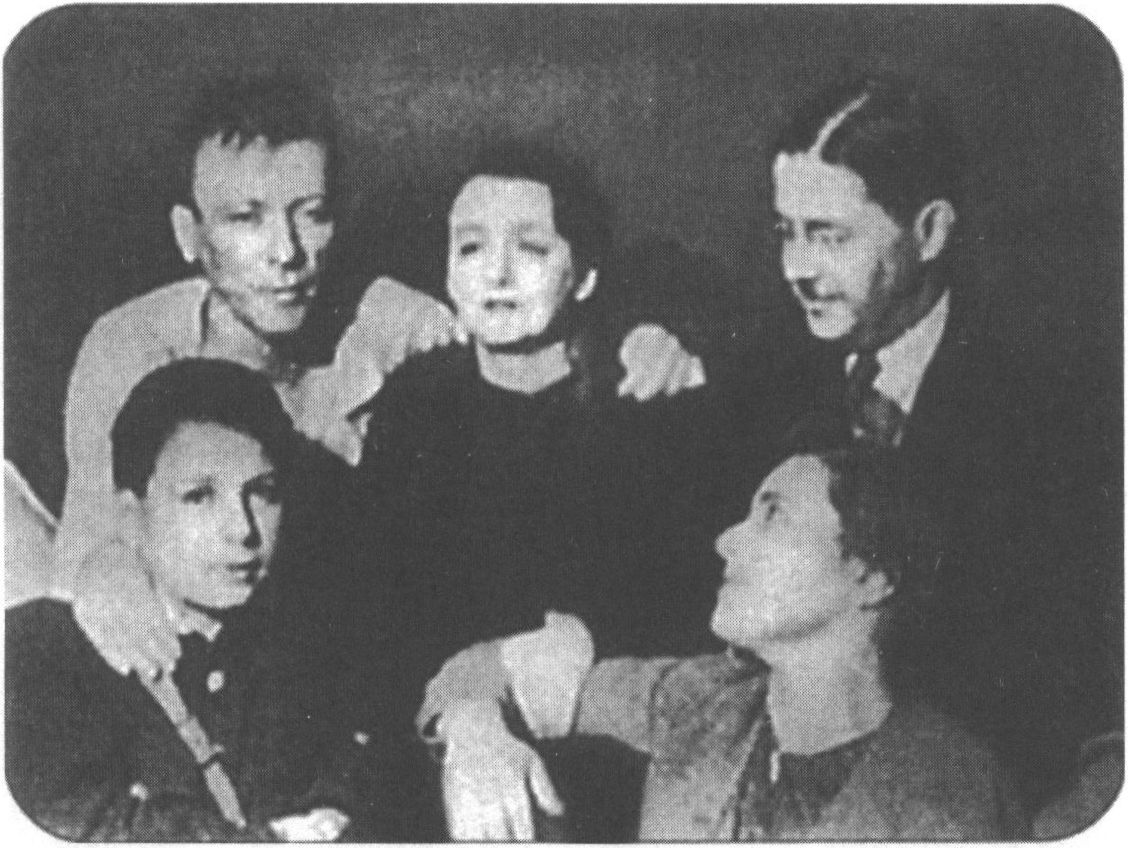М.А. Булгаков, Е.С. Булгакова, П.С. Попов, М. Чимишкиан и Сережа Шиловский. 27 февраля 1940 г.