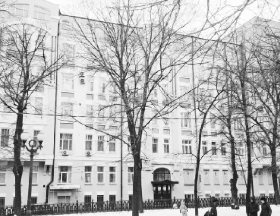 Никитский бульвар, 15. Здесь на последнем этаже в начале 1920-х находился салон Зои Шатовой