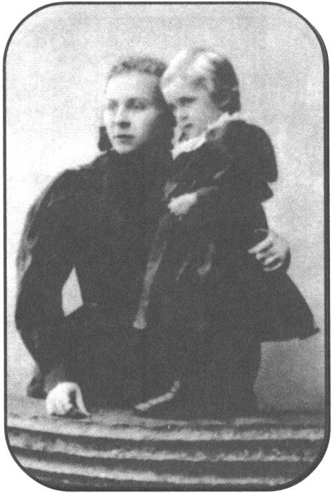 Булгакова Варвара Михайловна с дочерью Надей. 1895 г.