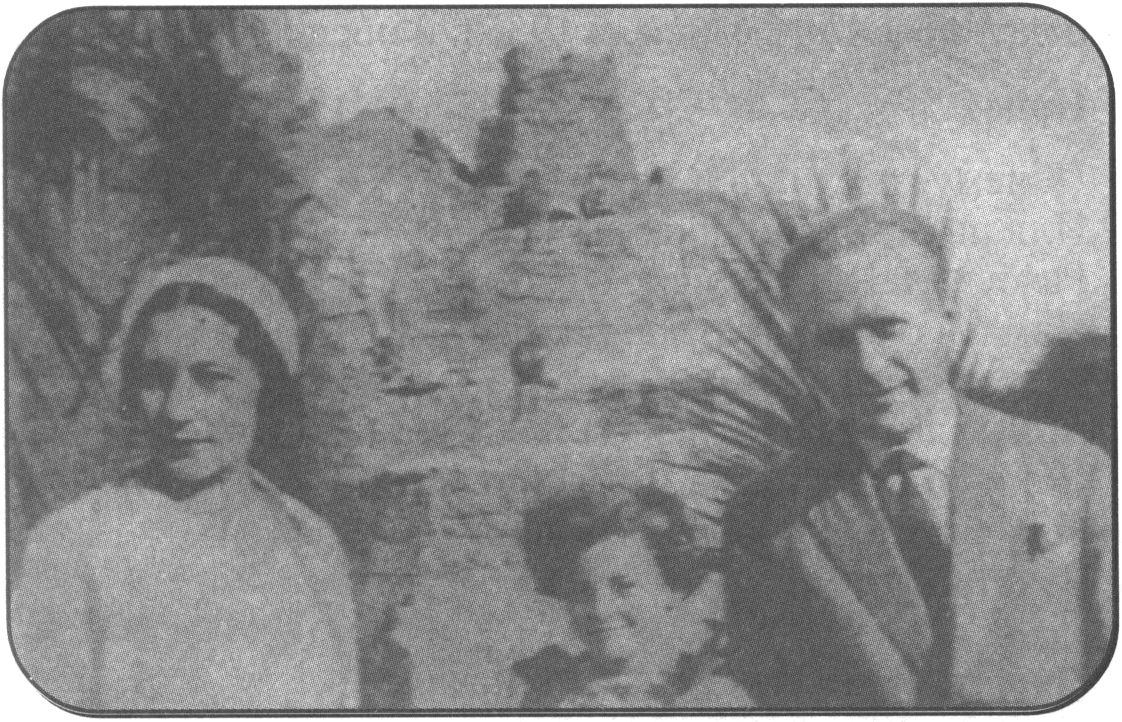 Булгаков Иван Афанасьевич с женой Натальей Кирилловной и дочерью Ириной. 1931 г.