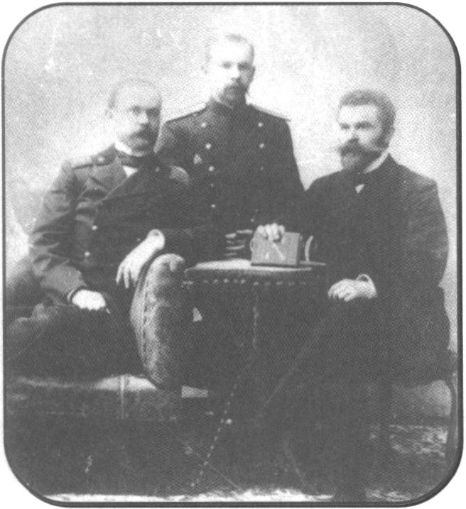 Братья Покровские. 1900-е гг. Слева-направо: Митрофан Михайлович, Михаил Михайлович, Николай Михайлович.