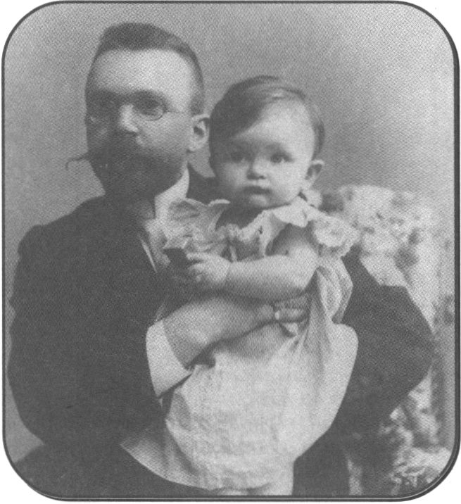 Покровский Митрофан Михайлович с дочерью Ириной. 1902 г. (Архив И.А. Гусевой)