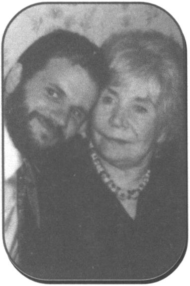 Гусева Ирина Александровна с сыном Андреем. Май 1996 г. (Архив И.А. Гусевой)