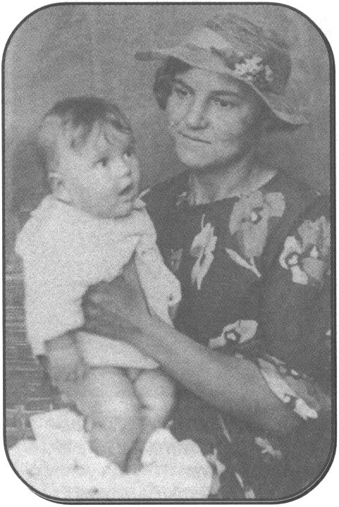 Ткаченко (Бархатова) Мария Степановна с дочерью Ольгой. Июль 1940 г. (Архив Н.Г. Колыбановой)