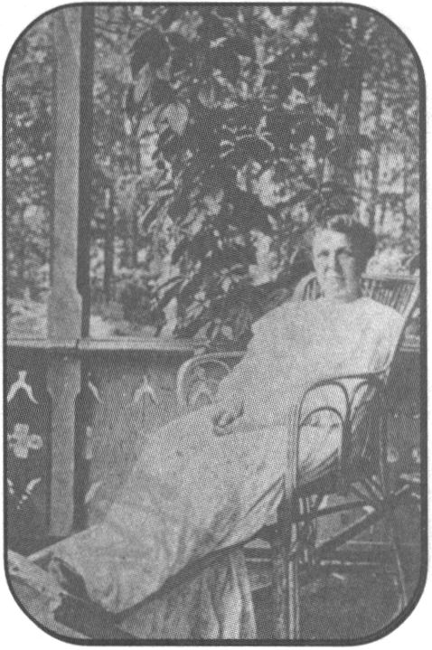Булгакова Варвара Михайловна на даче в поселке Буча. Лето 1916 г.