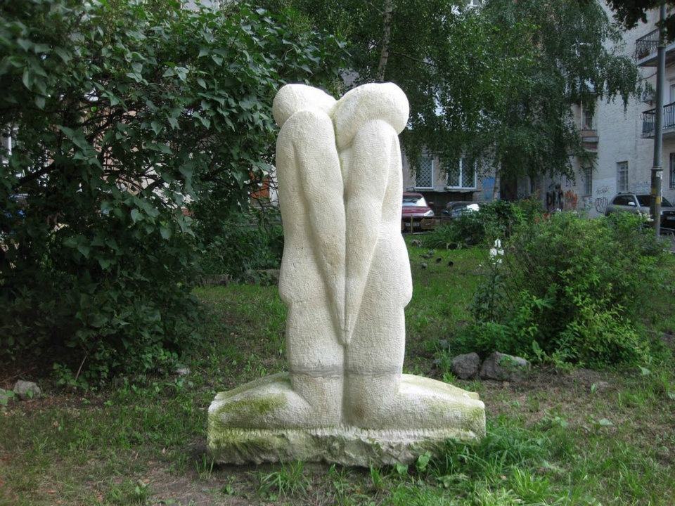 Скульптура «Мастер и Маргарита» в Киеве
