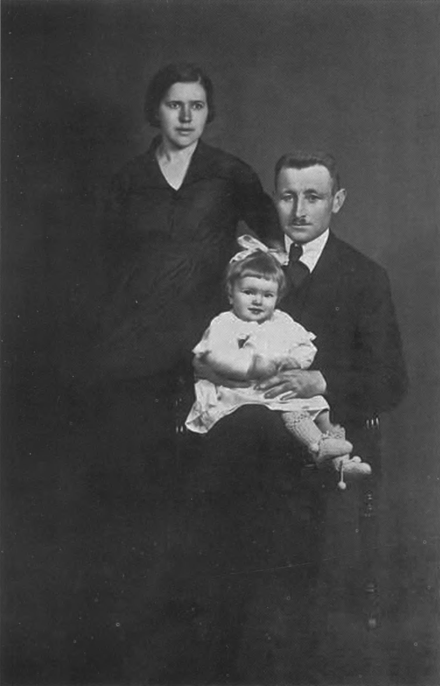 Дзидра с родителями. Москва, 1922 год